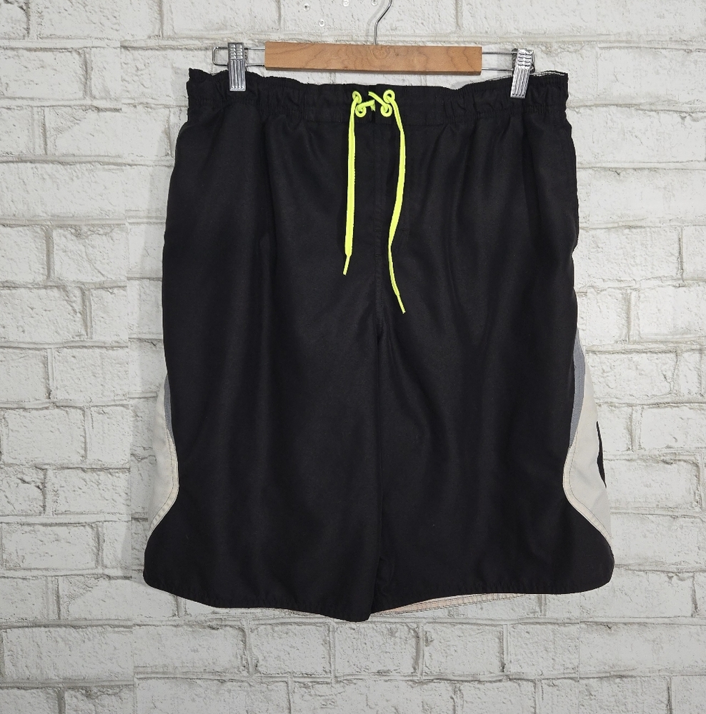 NIKE black swim trunks‎